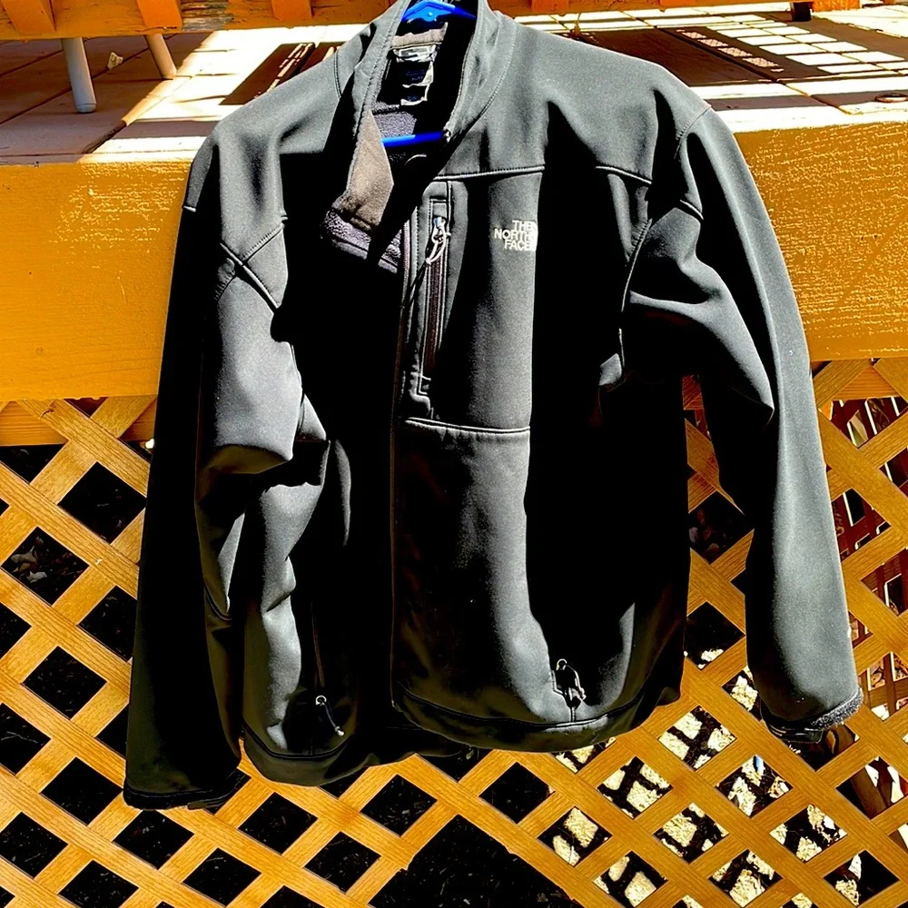 The North Face Black Softshell - Picture 1 of 2